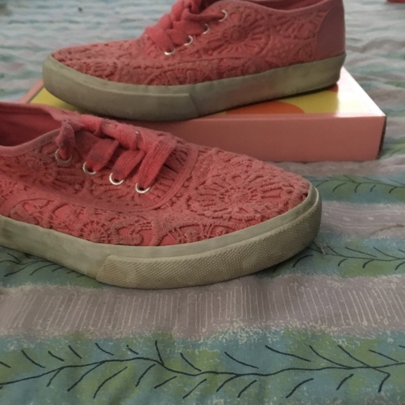 Pink and white - Picture 2 of 3